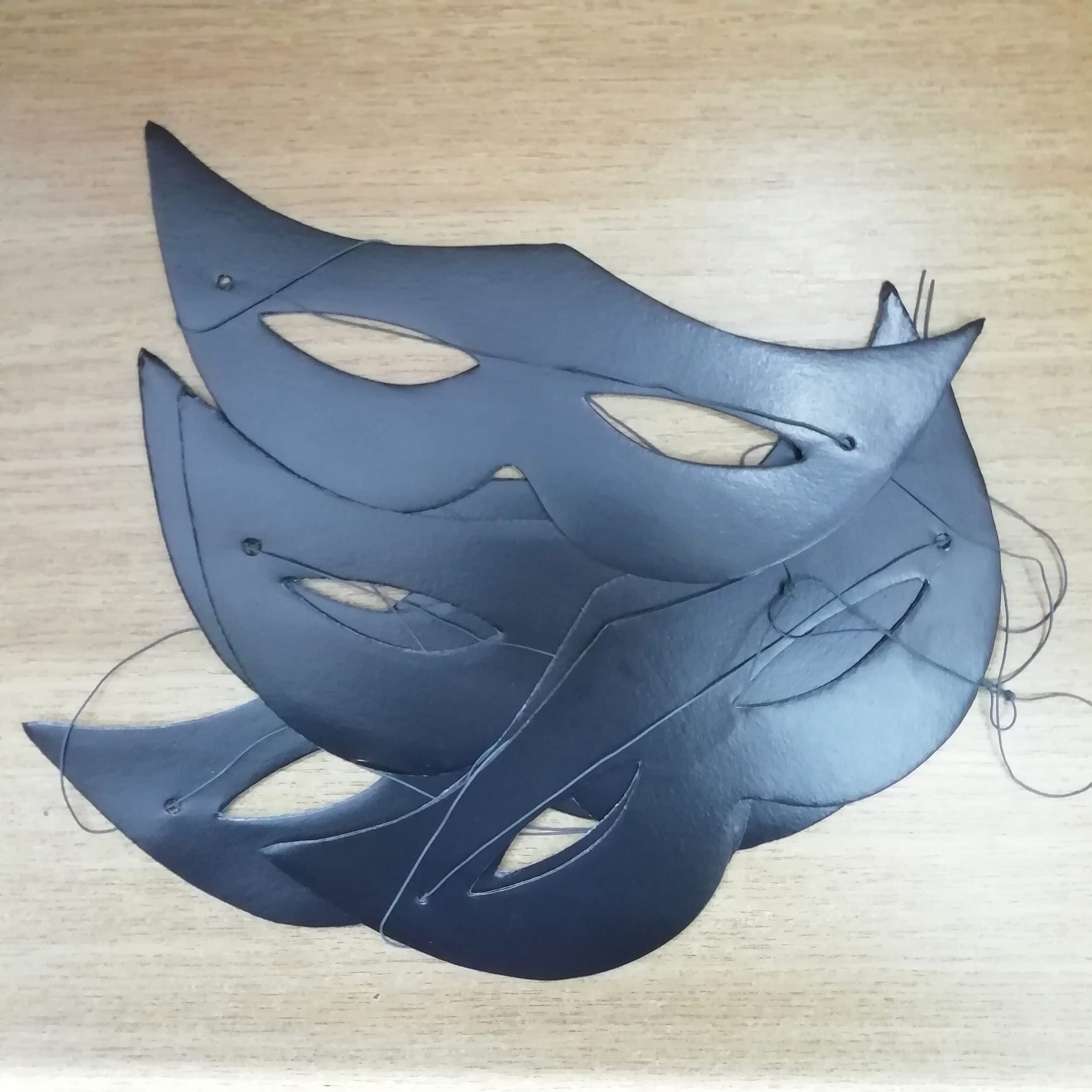 Fekete papír álarc