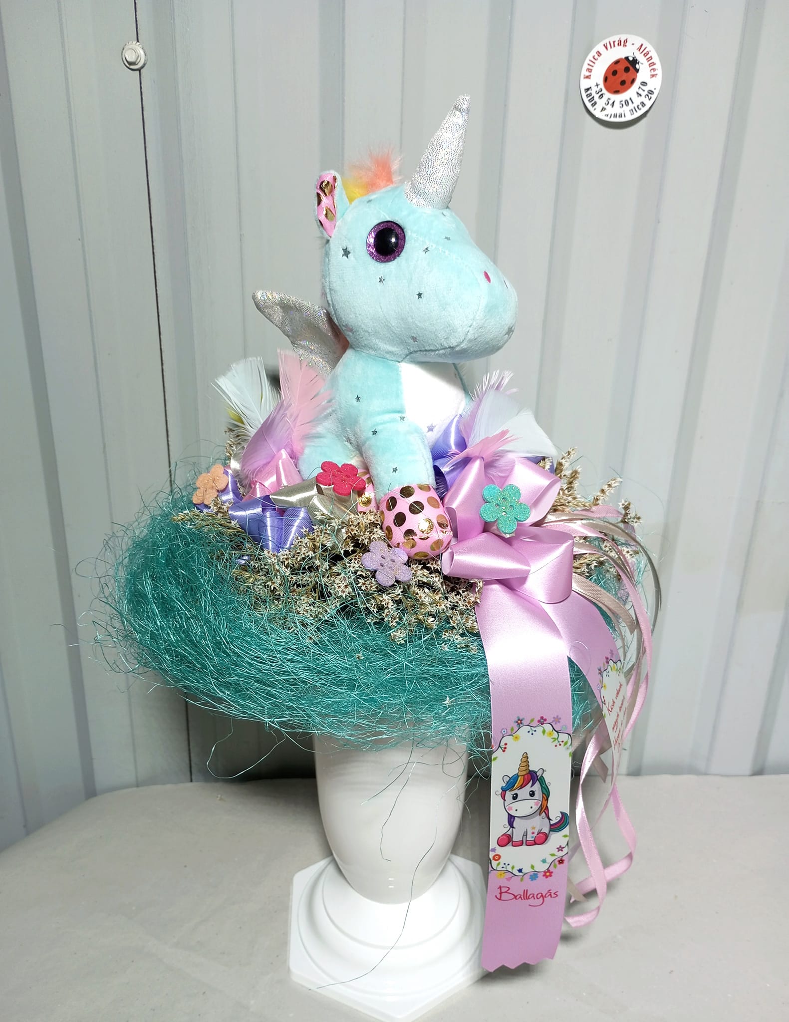 Unikornis pukifelhőn csokor